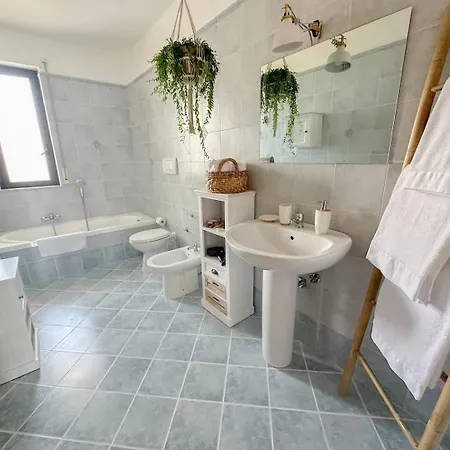 Spacious 10 Min From The Apartment *